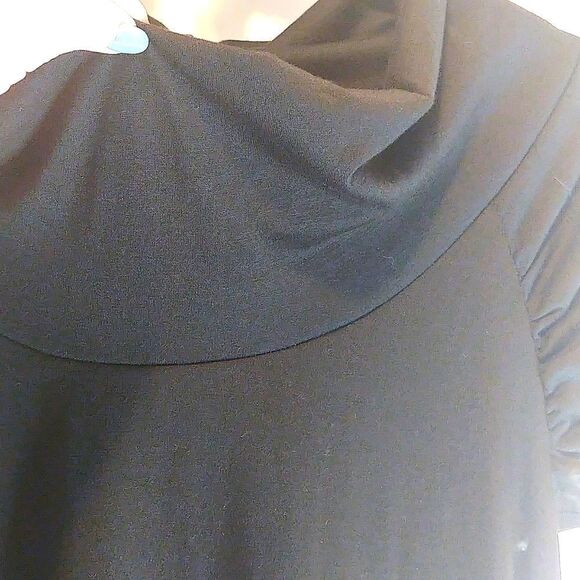 Discreet. NWT. Women's black top with silver bling! Size Large. - Picture 7 of 9